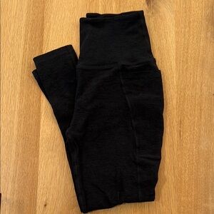 Beyond Yoga Black Space Dye Midi Pocket Leggings in Size Small